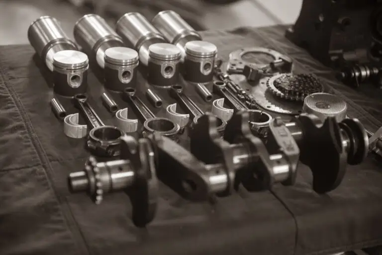 bloc moteur _ vilebrequin _ bielle _ coussinet _ piston _ chemise _ culasse _ soupape (13)